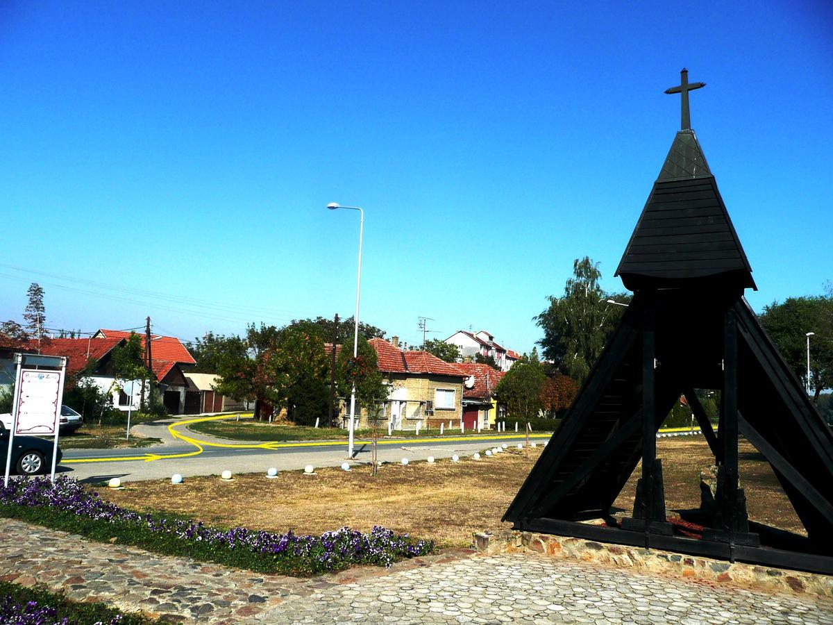Guest House Tisza Haz Senta الغرفة الصورة